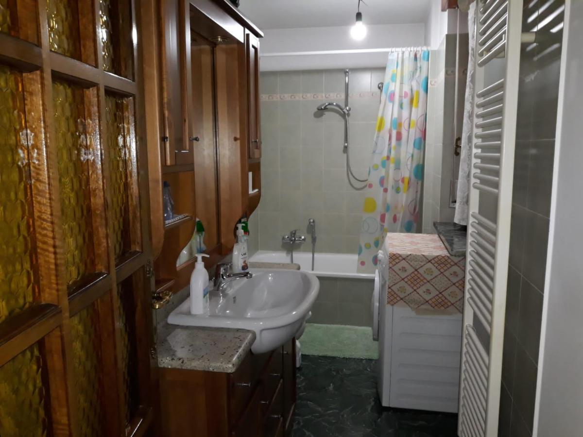 Appartamento Con Parcheggio Pubblico Sotto Casa Saint-Vincent Exterior foto